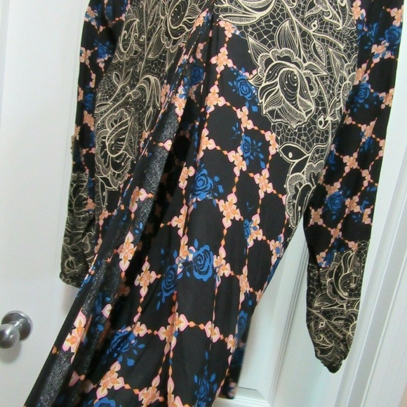 New L/ S Ladies Blouse Look no buttons M & L - Picture 10 of 15